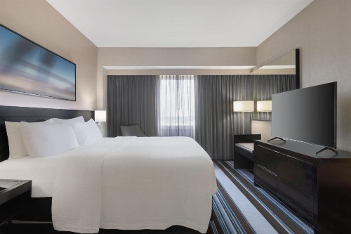 Courtyard by Marriott New York JFK Airport image 4