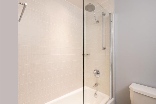 Courtyard by Marriott New York JFK Airport image 5