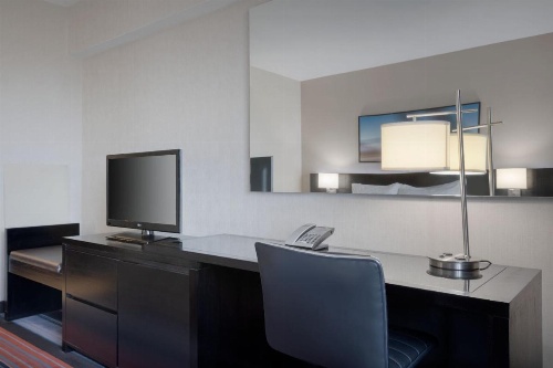 Courtyard by Marriott New York JFK Airport image 7